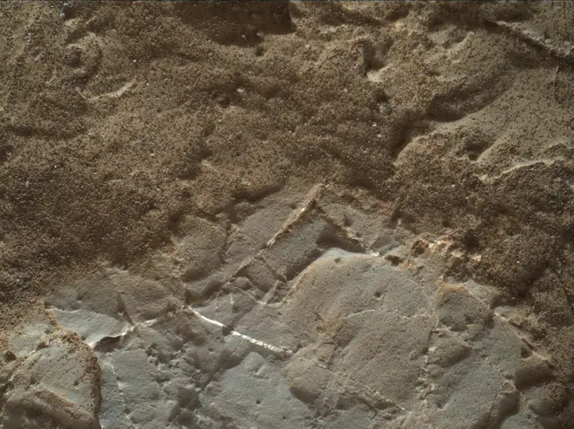 Sol 1979: Mars Hand Lens Imager (MAHLI)