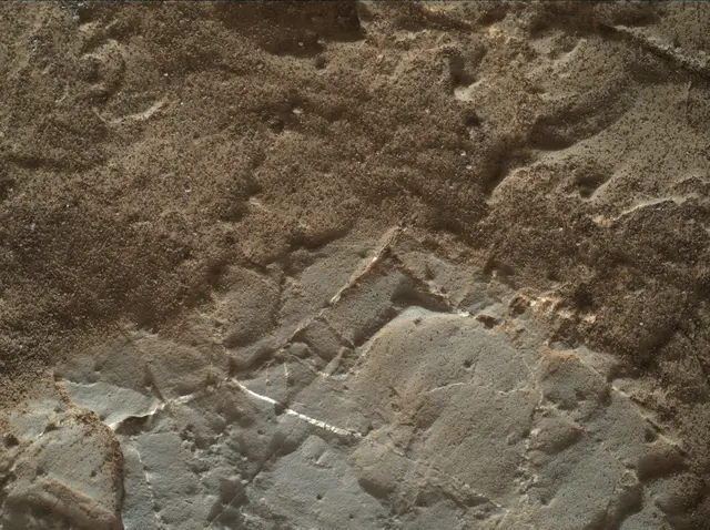 Sol 1979: Mars Hand Lens Imager (MAHLI)