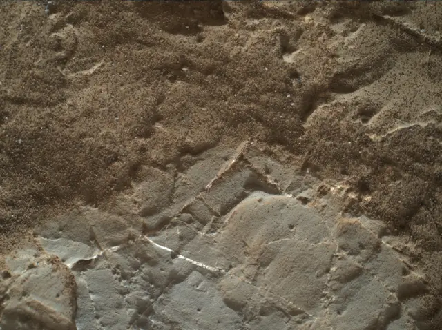 Sol 1979: Mars Hand Lens Imager (MAHLI)