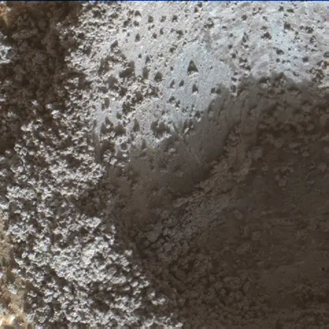 Sol 1984: Mars Hand Lens Imager (MAHLI)