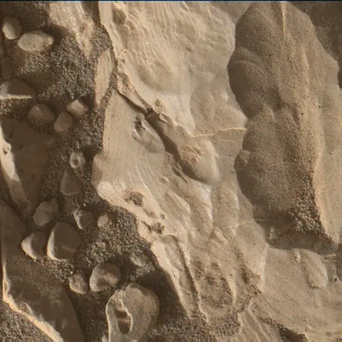 Sol 1988: Mars Hand Lens Imager (MAHLI)