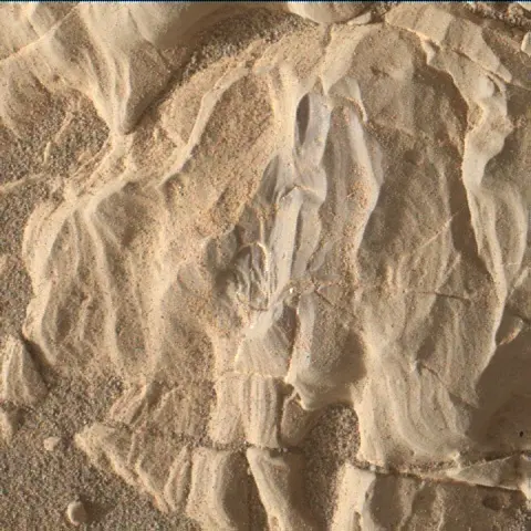 Sol 1988: Mars Hand Lens Imager (MAHLI)