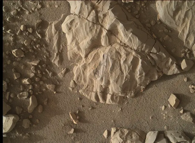 Sol 1988: Mars Hand Lens Imager (MAHLI)