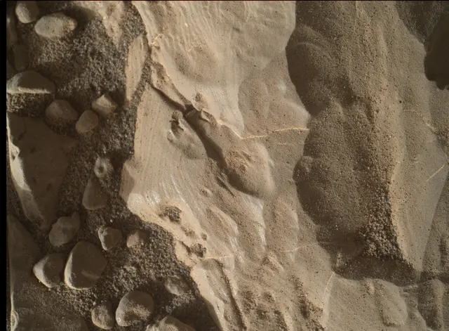 Sol 1988: Mars Hand Lens Imager (MAHLI)