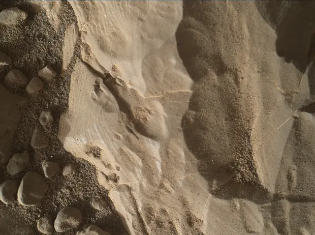 Sol 1988: Mars Hand Lens Imager (MAHLI)