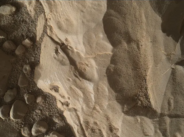 Sol 1988: Mars Hand Lens Imager (MAHLI)