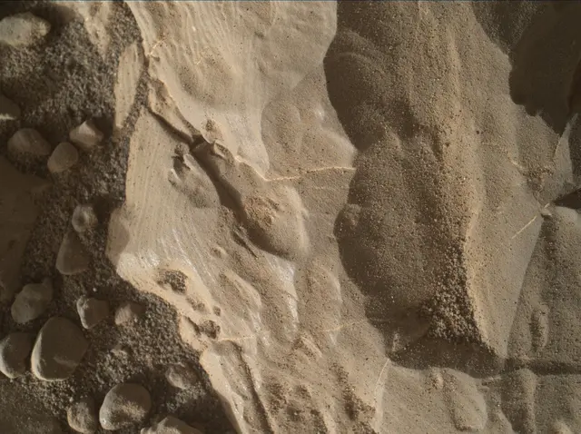 Sol 1988: Mars Hand Lens Imager (MAHLI)