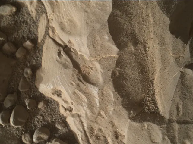 Sol 1988: Mars Hand Lens Imager (MAHLI)