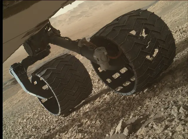 Sol 1988: Mars Hand Lens Imager (MAHLI)