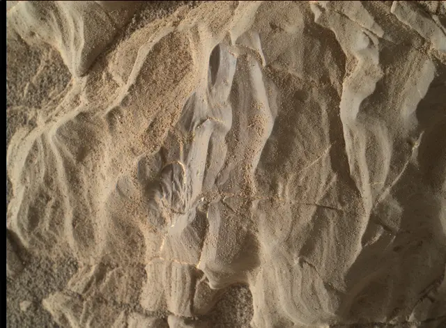 Sol 1988: Mars Hand Lens Imager (MAHLI)