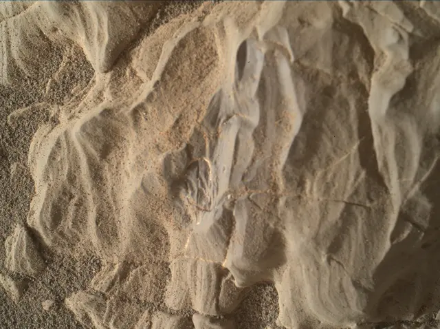 Sol 1988: Mars Hand Lens Imager (MAHLI)
