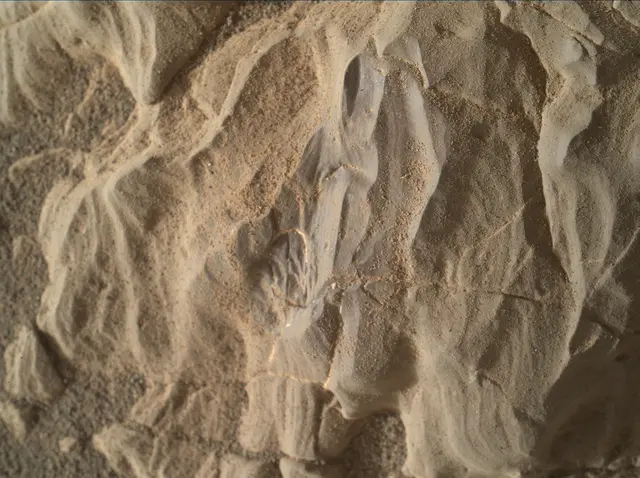 Sol 1988: Mars Hand Lens Imager (MAHLI)