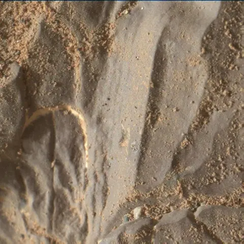 Sol 1988: Mars Hand Lens Imager (MAHLI)
