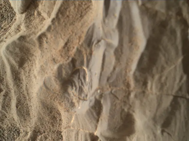 Sol 1988: Mars Hand Lens Imager (MAHLI)