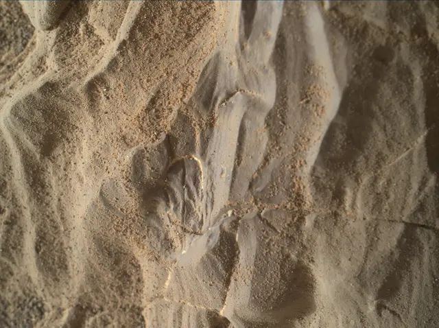Sol 1988: Mars Hand Lens Imager (MAHLI)