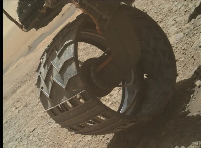 Sol 1989: Mars Hand Lens Imager (MAHLI)
