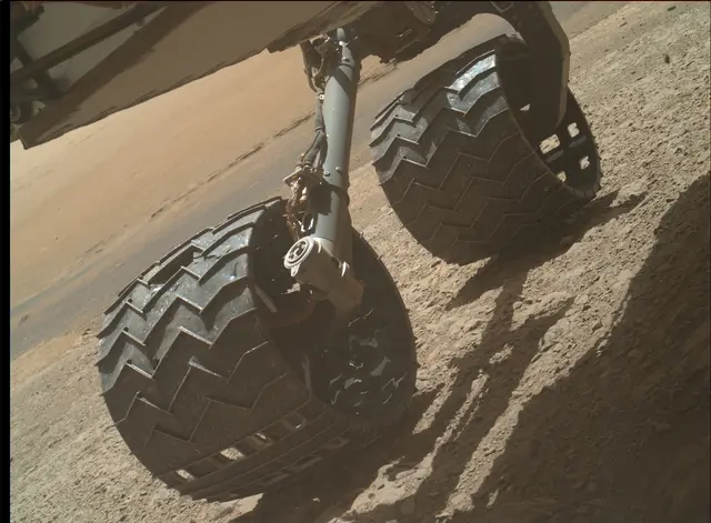 Sol 1989: Mars Hand Lens Imager (MAHLI)