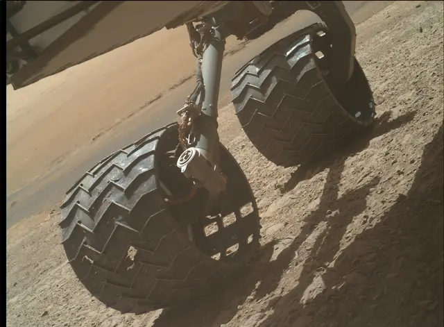 Sol 1989: Mars Hand Lens Imager (MAHLI)