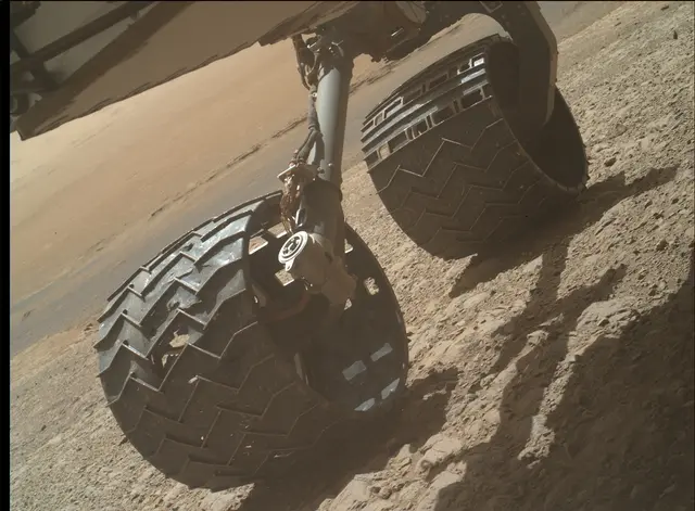 Sol 1989: Mars Hand Lens Imager (MAHLI)