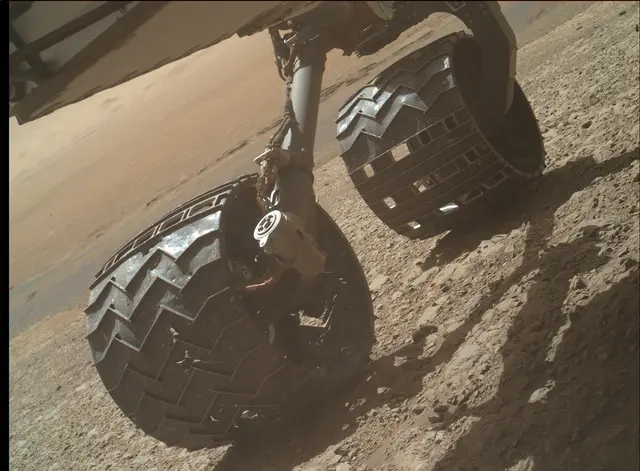 Sol 1989: Mars Hand Lens Imager (MAHLI)