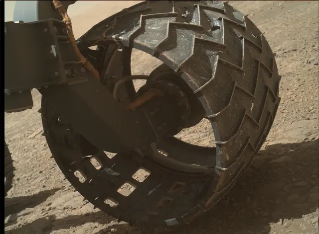 Sol 1989: Mars Hand Lens Imager (MAHLI)