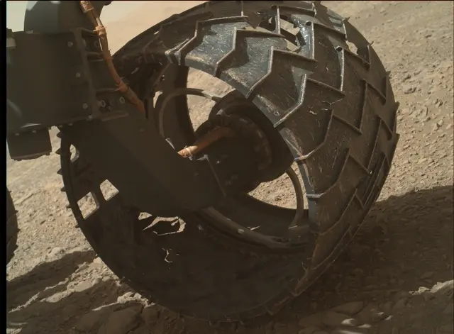 Sol 1989: Mars Hand Lens Imager (MAHLI)