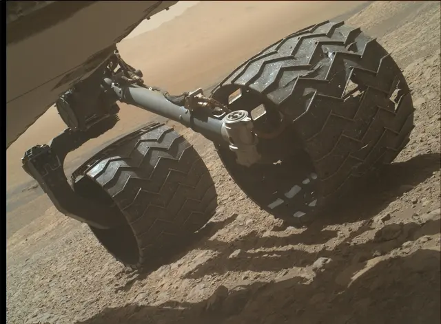 Sol 1989: Mars Hand Lens Imager (MAHLI)