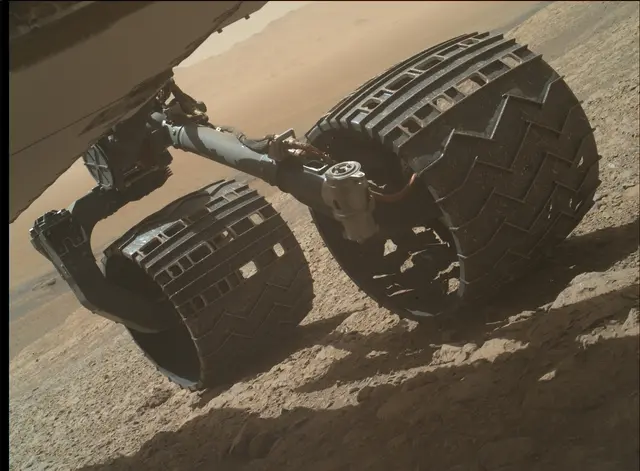Sol 1989: Mars Hand Lens Imager (MAHLI)