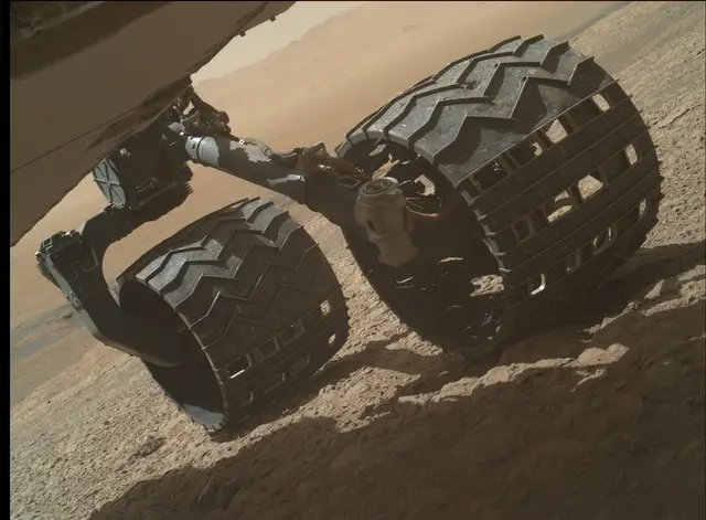 Sol 1989: Mars Hand Lens Imager (MAHLI)