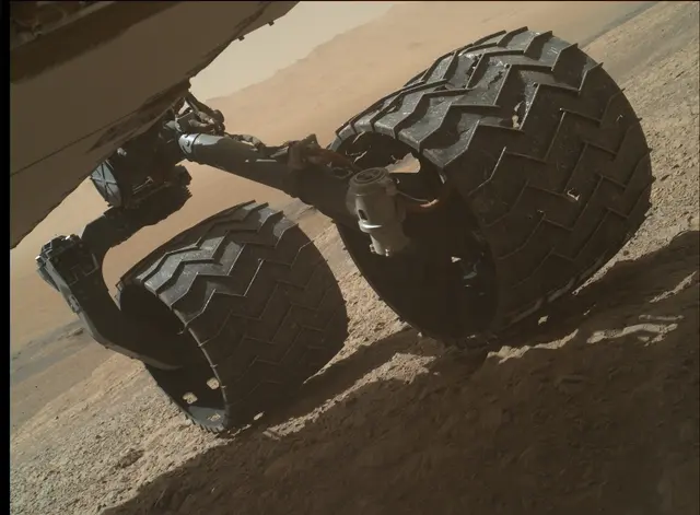 Sol 1989: Mars Hand Lens Imager (MAHLI)