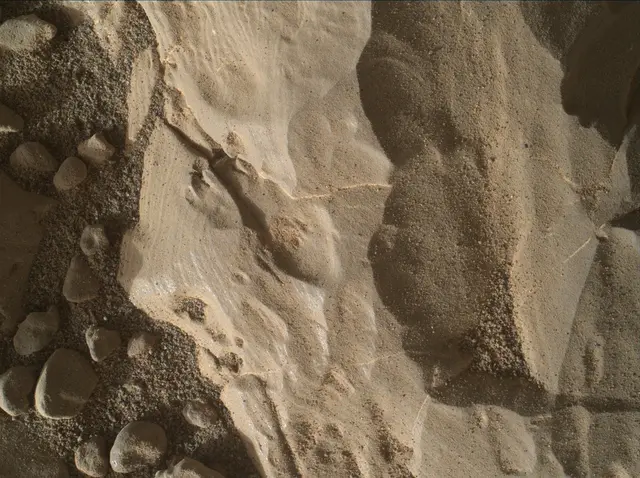 Sol 1990: Mars Hand Lens Imager (MAHLI)