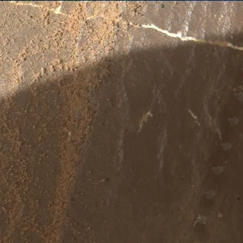 Sol 1995: Mars Hand Lens Imager (MAHLI)