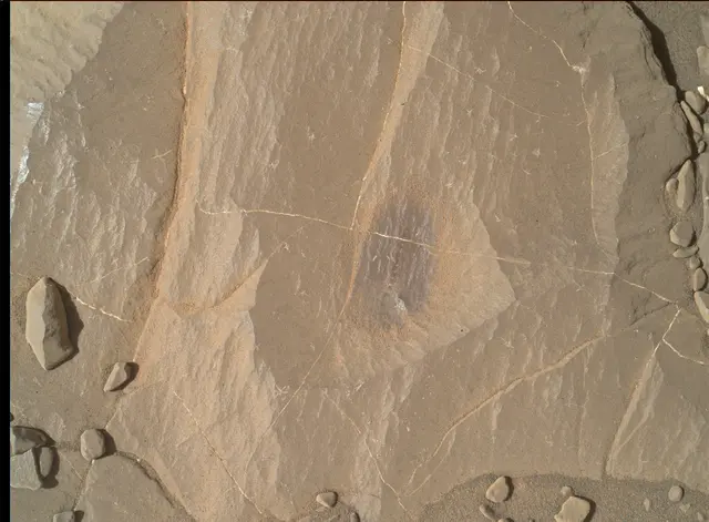 Sol 1995: Mars Hand Lens Imager (MAHLI)