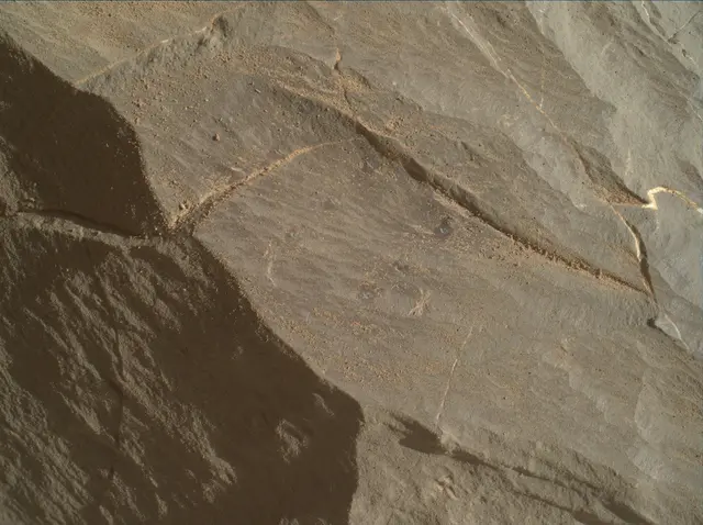 Sol 1996: Mars Hand Lens Imager (MAHLI)