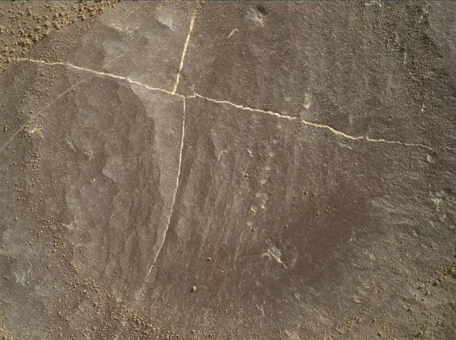 Sol 1996: Mars Hand Lens Imager (MAHLI)