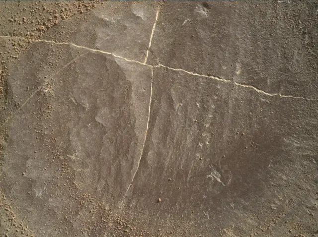 Sol 1996: Mars Hand Lens Imager (MAHLI)