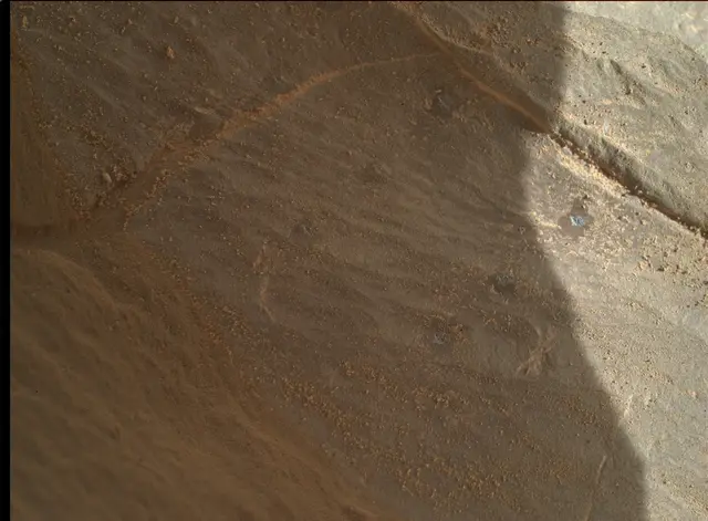 Sol 1996: Mars Hand Lens Imager (MAHLI)