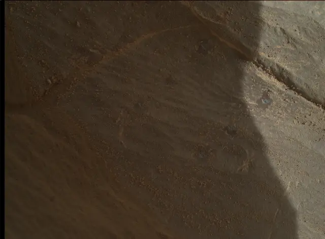 Sol 1996: Mars Hand Lens Imager (MAHLI)