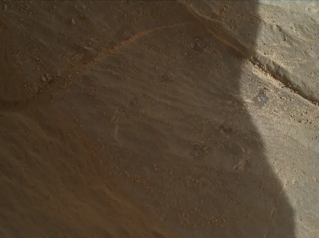 Sol 1996: Mars Hand Lens Imager (MAHLI)