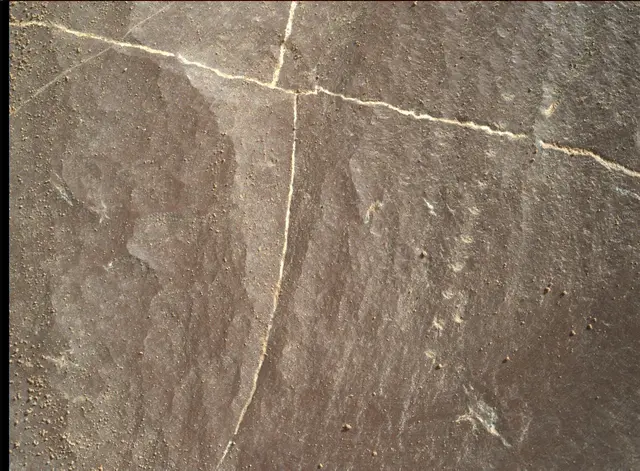 Sol 1996: Mars Hand Lens Imager (MAHLI)