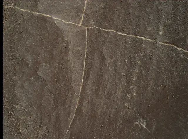 Sol 1996: Mars Hand Lens Imager (MAHLI)