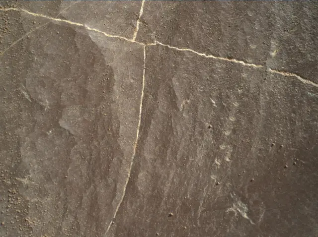 Sol 1996: Mars Hand Lens Imager (MAHLI)