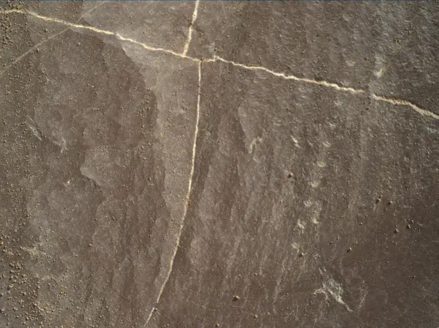 Sol 1996: Mars Hand Lens Imager (MAHLI)