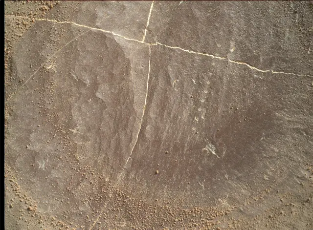 Sol 1996: Mars Hand Lens Imager (MAHLI)