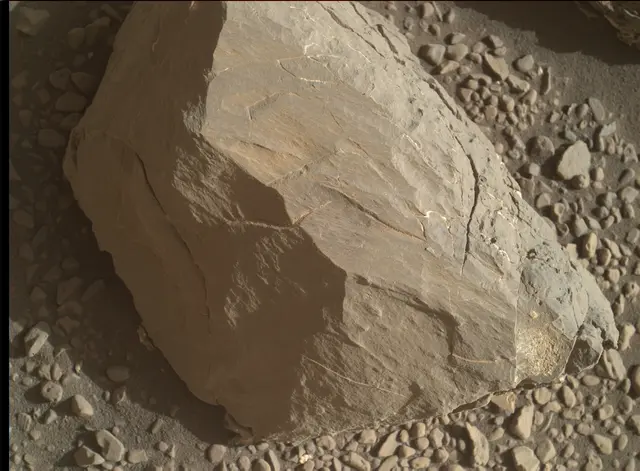 Sol 1996: Mars Hand Lens Imager (MAHLI)