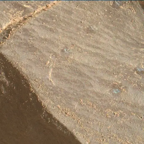 Sol 1996: Mars Hand Lens Imager (MAHLI)