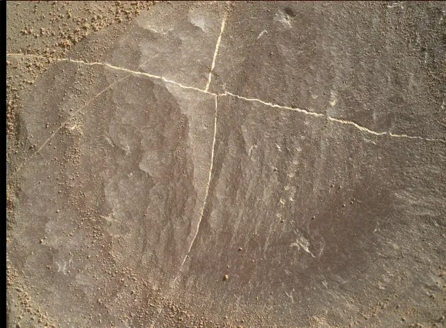 Sol 1996: Mars Hand Lens Imager (MAHLI)