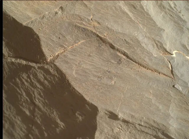 Sol 1996: Mars Hand Lens Imager (MAHLI)