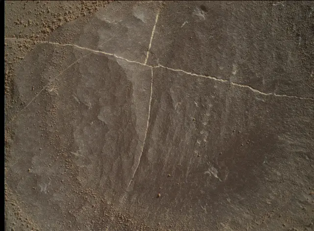 Sol 1996: Mars Hand Lens Imager (MAHLI)