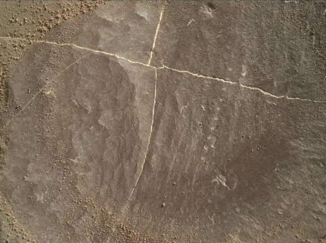 Sol 1996: Mars Hand Lens Imager (MAHLI)